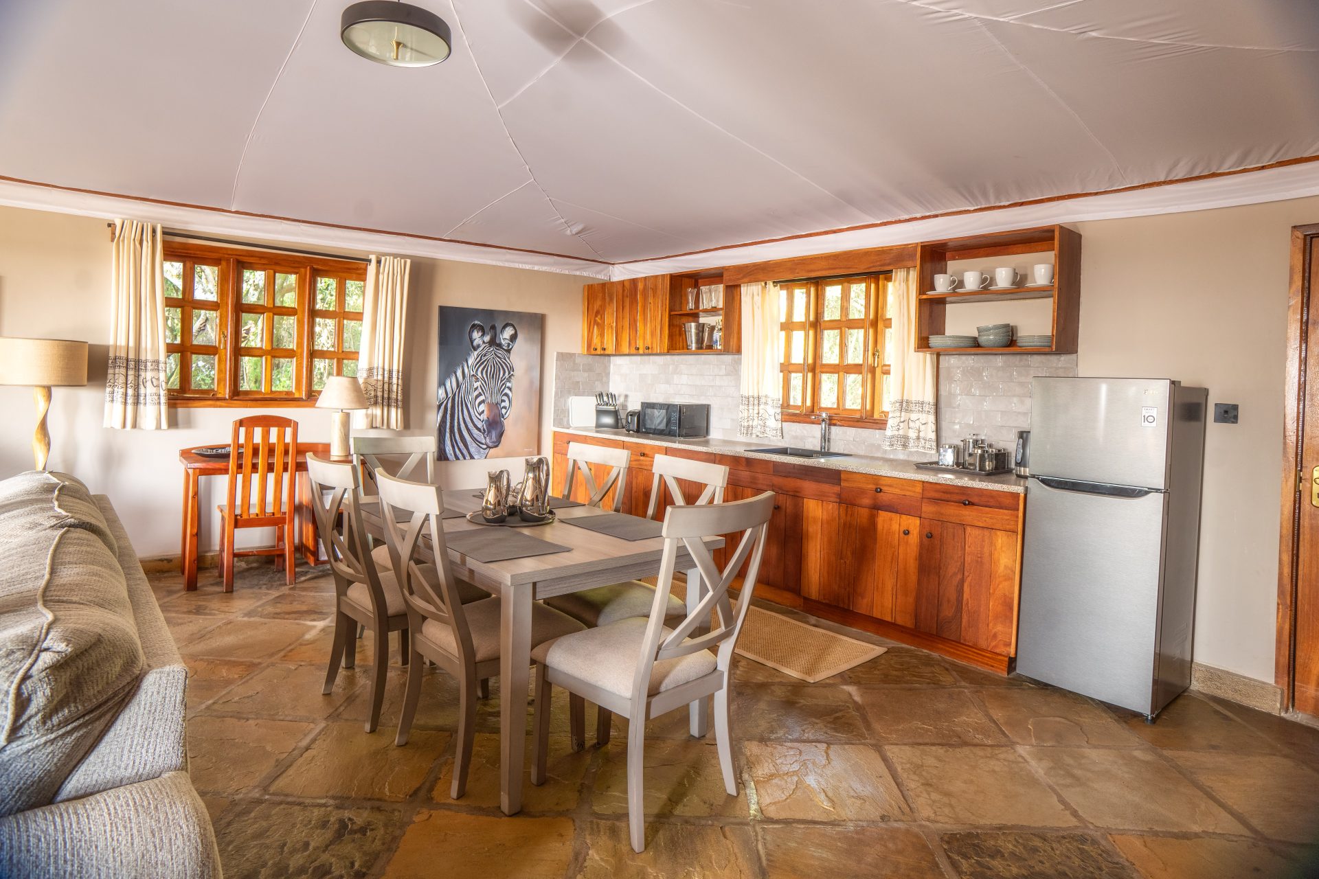 chalet-family-dining-kitchen