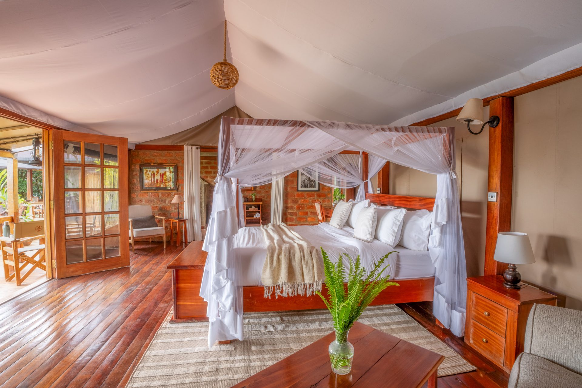 chalet-family-king-room-side