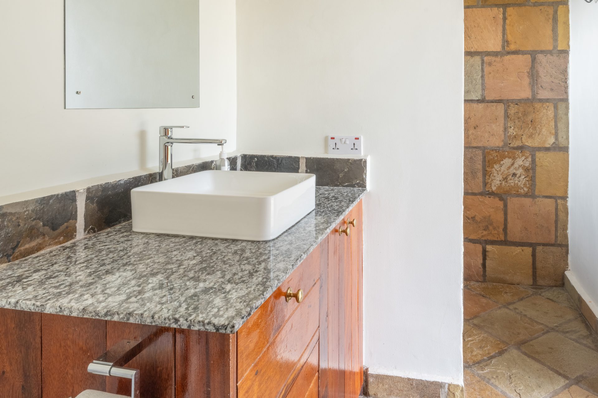 cottage-bathroom