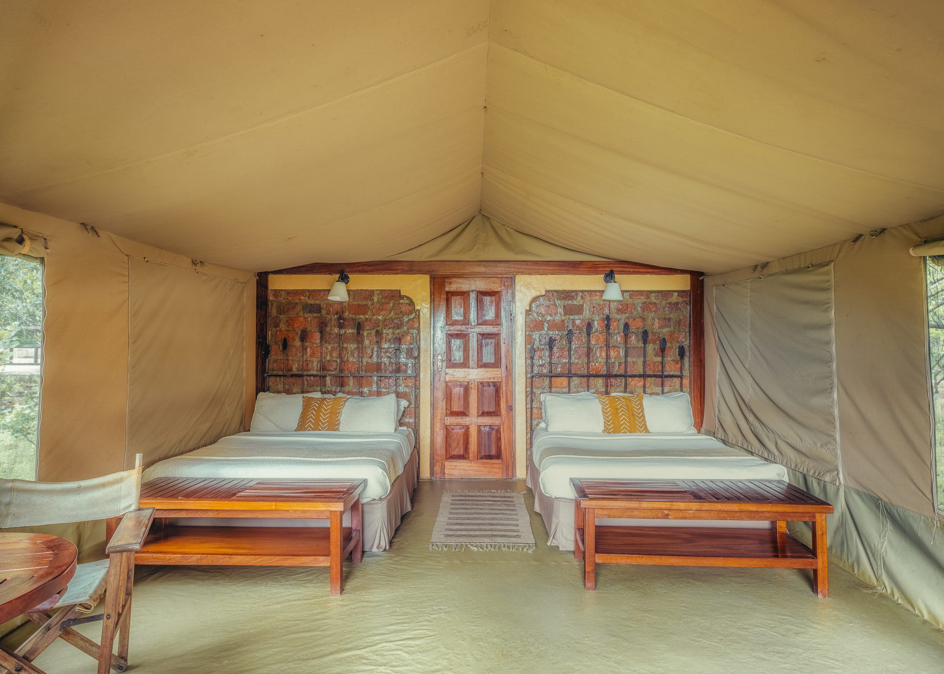 safari-tents-queen-interior