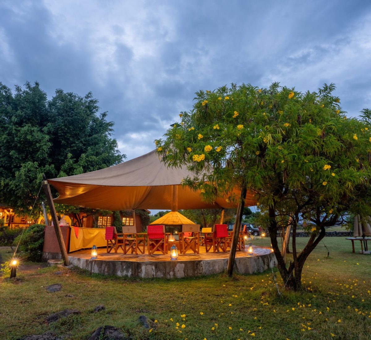 firepit-kingfisher-dining-night